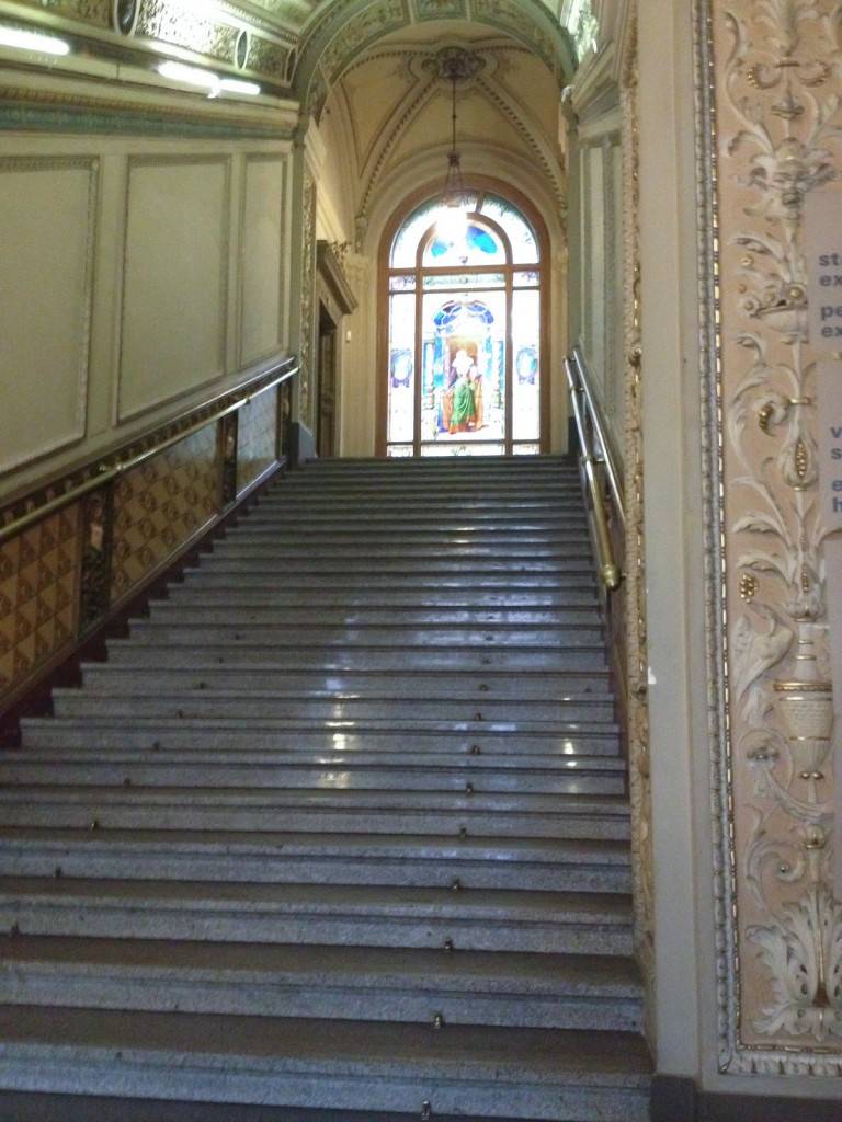 Schody v Uměleckoprůmyslovém muzeu / Stairs in the museum
